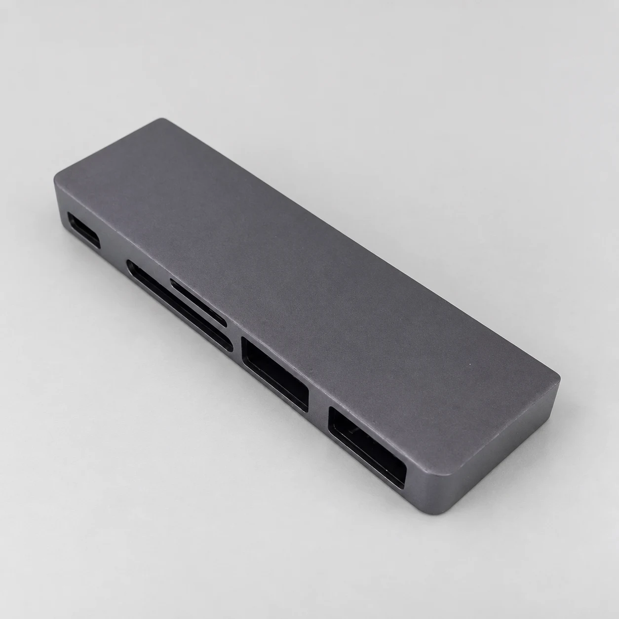 Aluminum USB hub case — AI-assisted studio presentation based on the original Chengshuo photograph